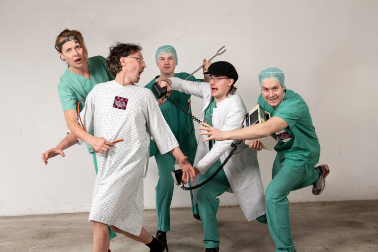 energiegeladenes Bandfoto von Punkband in Straubing,