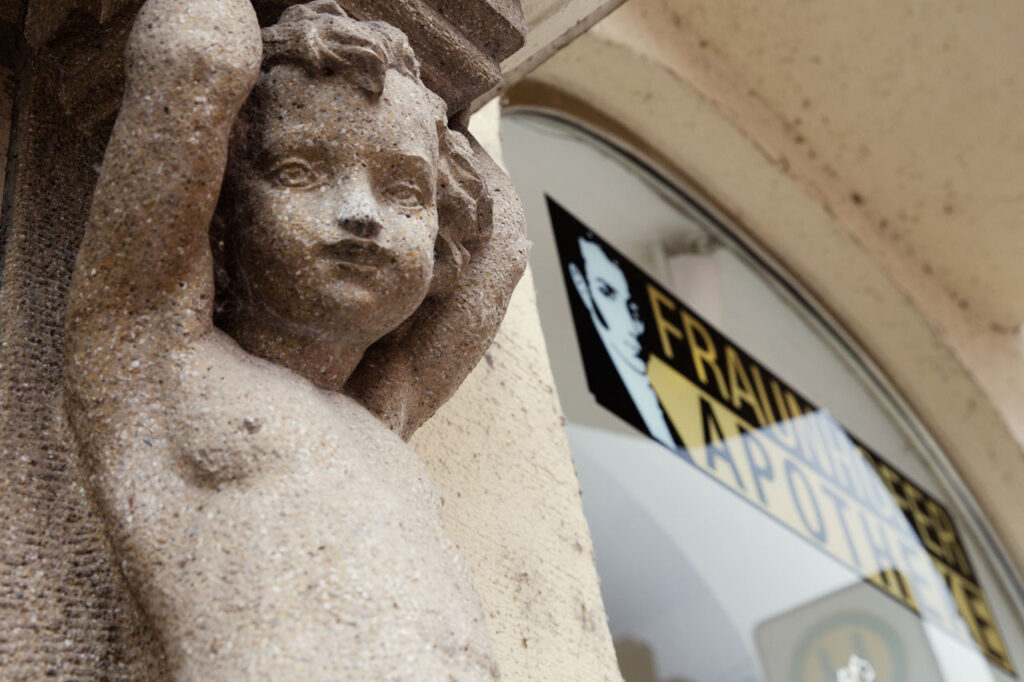 Imagefoto - Aussenaufnhame von Apotheke in München