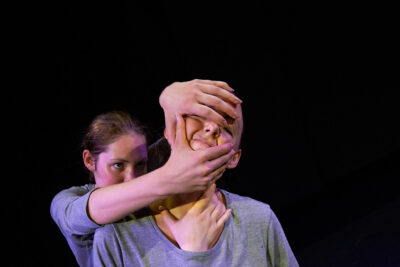 Künstlerfoto: Detailaufnahme von Proben zu einem Tanztheater von der Choreographin Annette Vogel